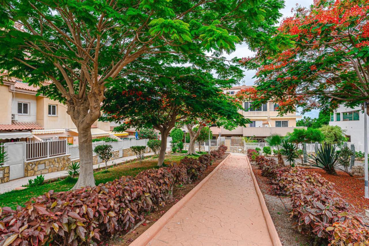 Yellow 3 Bedroom Large Apartment For 10 Guests Costa Adeje  Zewnętrze zdjęcie